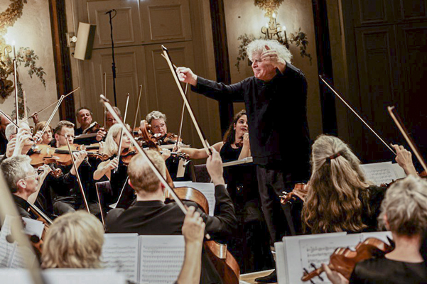 Sir Simon Rattle Foto: Julia Wesely
